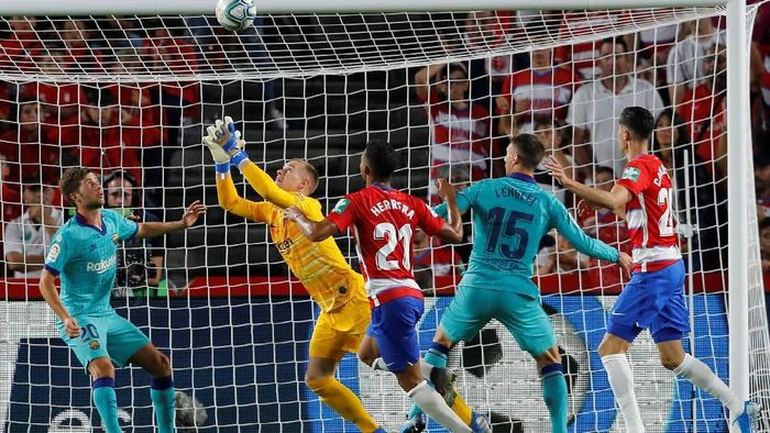 JUDI ONLINE Barcelona kalah 0-2 di markas Granada dalam lanjutan Liga Spanyol (Foto: Marcelo Del Pozo/Reuters)