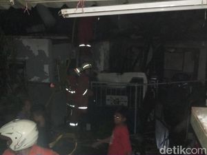 Kebakaran Permukiman Padat di Kedoya Padam, 50 Rumah Hangus