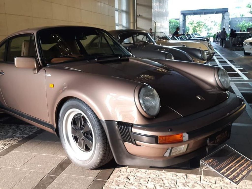 Puluhan Kendaraan Klasik nan Langka Adu Cantik di Jakarta Puluhan Kendaraan Klasik nan Langka Adu Cantik di Jakarta