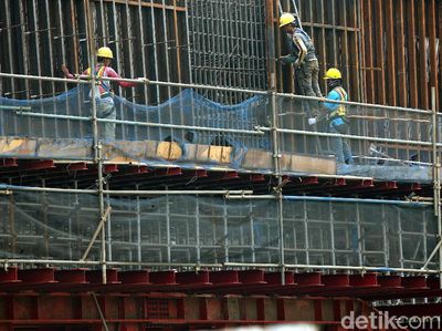 Geliat Pekerja Saat Kebut Tol Becakayu Seksi 2A