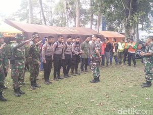 Masih Ada 4 Titik Api yang Membakar Lereng Gunung Slamet Masih Ada 4 Titik Api yang Membakar Lereng Gunung Slamet