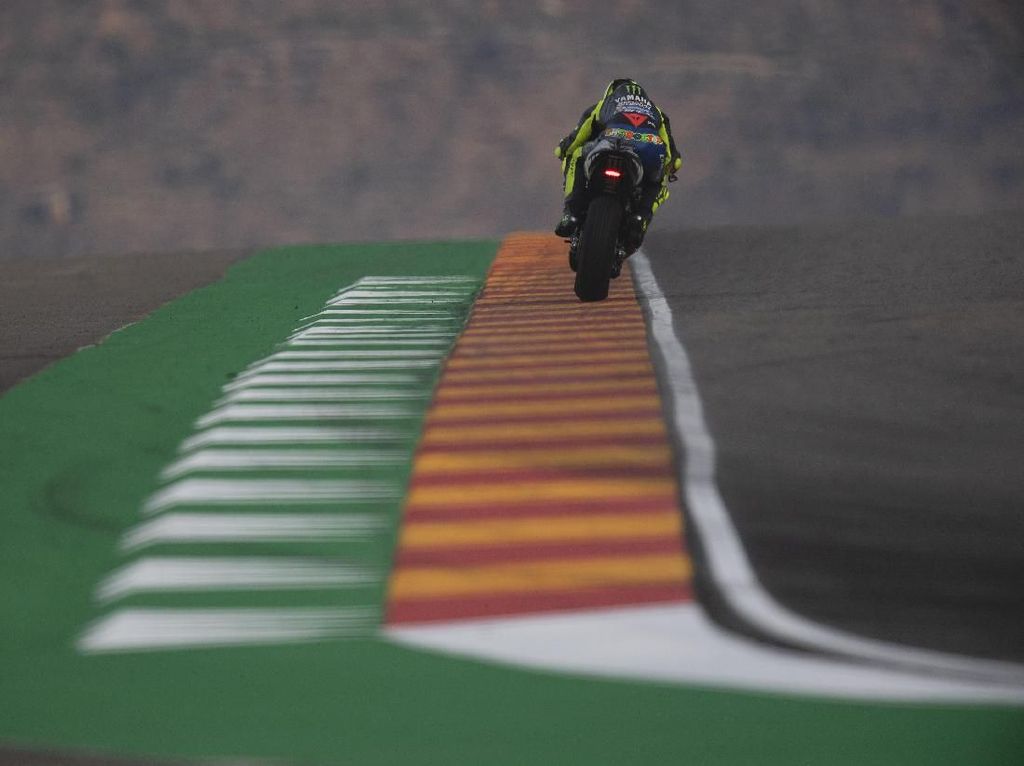 Rossi Finish ke-8 MotoGP Aragon, Bukan karena Swingarm Karbon Rossi Finish ke-8 MotoGP Aragon, Bukan karena Swingarm Karbon