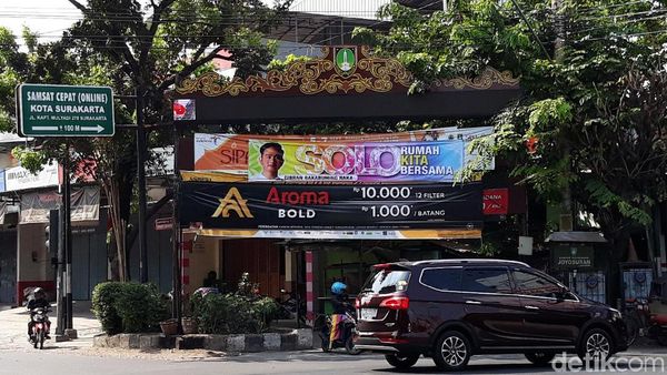 Penampakan Spanduk Gibran Cawalkot yang Bertebaran di Solo
