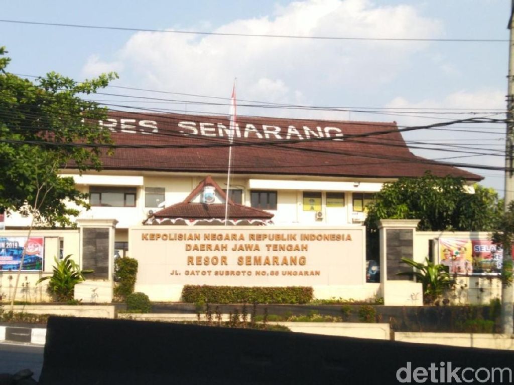Polisi Bekuk 5 Tahanan yang Kabur dari Mapolres Semarang Polisi Bekuk 5 Tahanan yang Kabur dari Mapolres Semarang