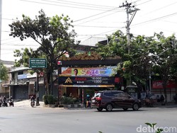 Spanduk Gibran Cawalkot Solo Bertebaran, Ada yang Menghadap Baliho Purnomo