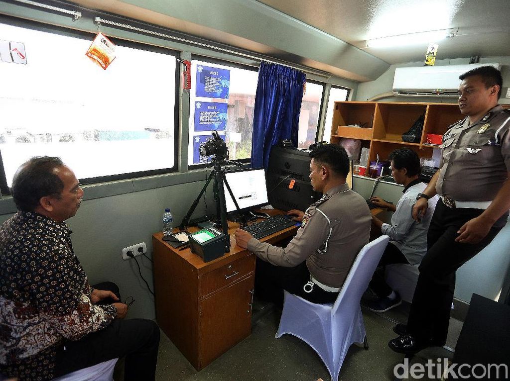 Biaya Bikin SIM di Satpas: Paling Mahal Rp 120 Ribu, Bayar Langsung ke Bank Biaya Bikin SIM di Satpas: Paling Mahal Rp 120 Ribu, Bayar Langsung ke Bank
