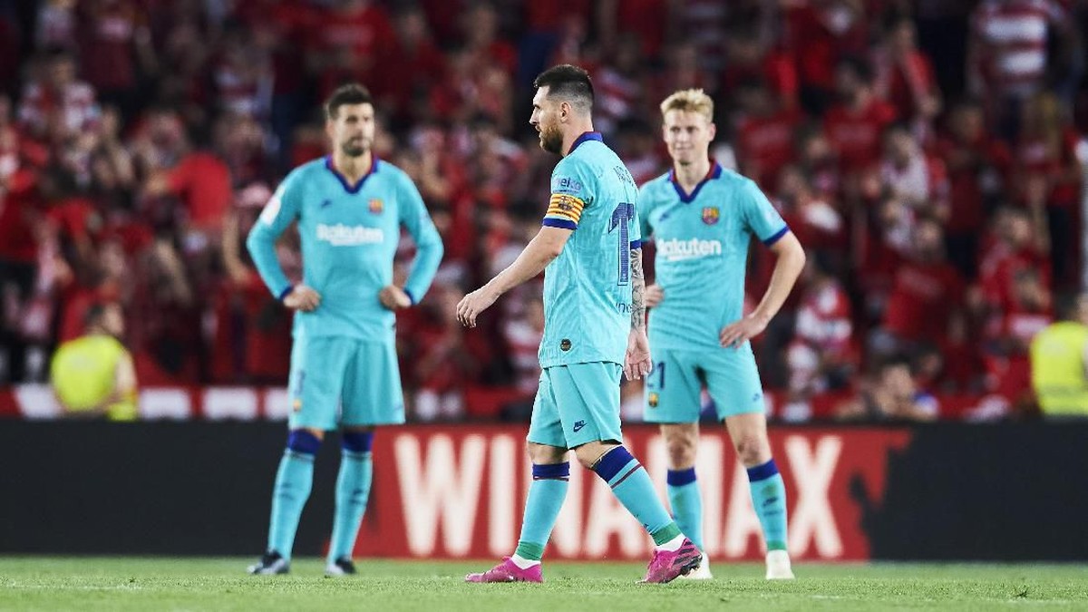Barcelona kalah di kandang Granada 0-2 dalam lanjutan Liga Spanyol (Foto: Aitor Alcalde/Getty Images)