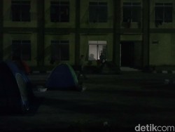 Tak Ada Listrik, Pencari Suaka di Kalideres Gelap-gelapan