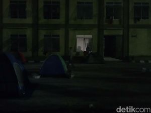 Tak Ada Listrik, Pencari Suaka di Kalideres Gelap-gelapan Tak Ada Listrik, Pencari Suaka di Kalideres Gelap-gelapan