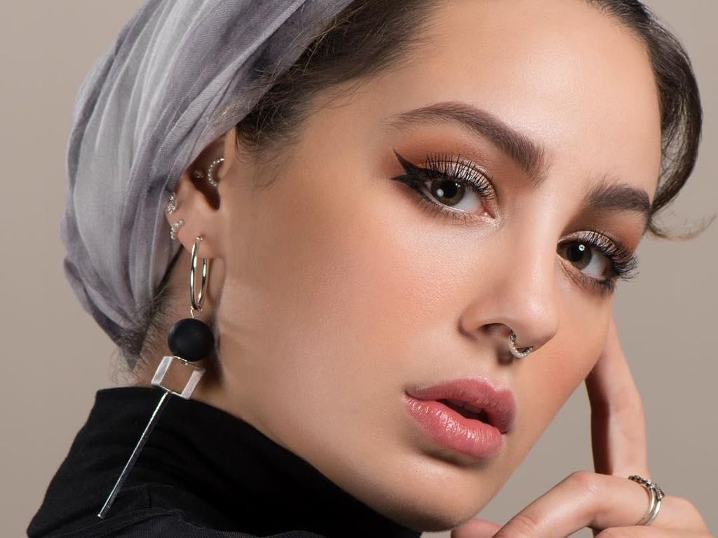 Setelah Dina Tokio, Giliran Blogger Terkenal Ini yang Lepas Hijab Setelah Dina Tokio, Giliran Blogger Terkenal Ini yang Lepas Hijab