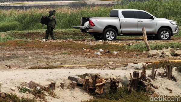 Detik-detik Jibom Disposal Bahan Peledak Terduga Teroris