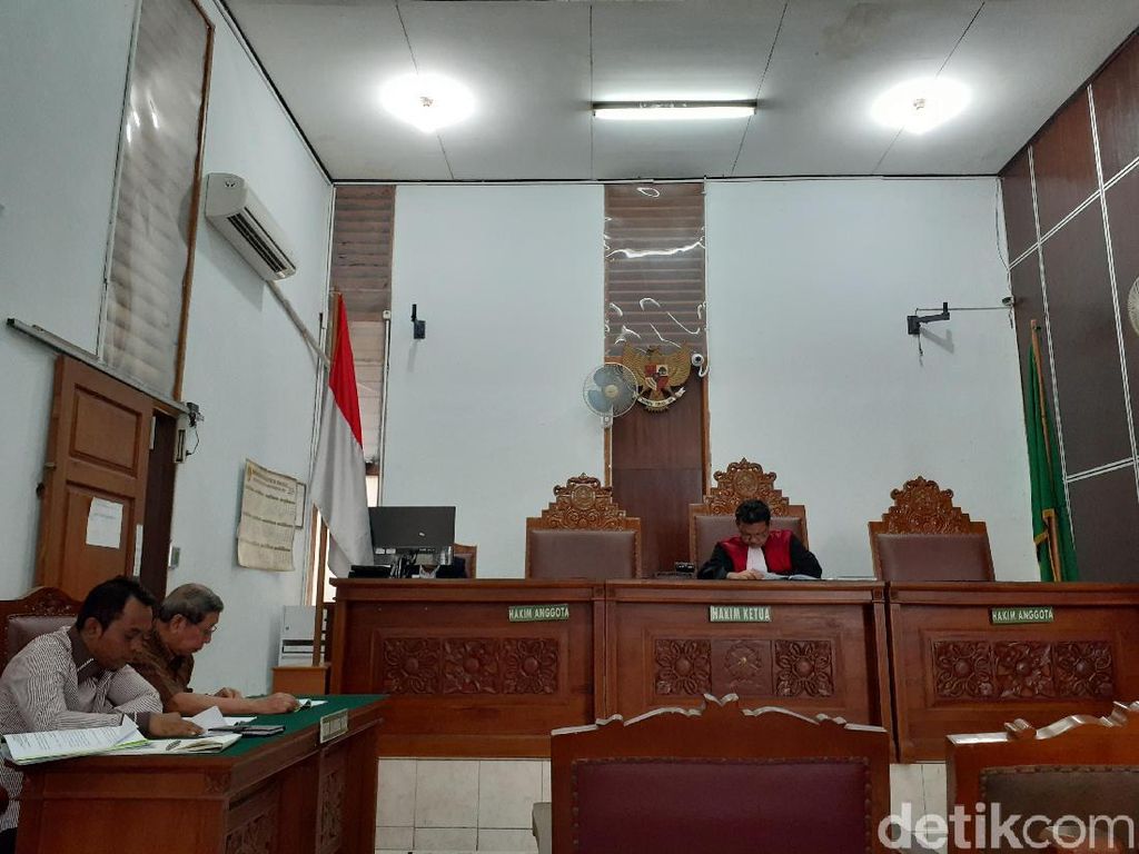 Ajukan Praperadilan, Bupati Kudus Minta Status Tersangkanya Dibatalkan Ajukan Praperadilan, Bupati Kudus Minta Status Tersangkanya Dibatalkan
