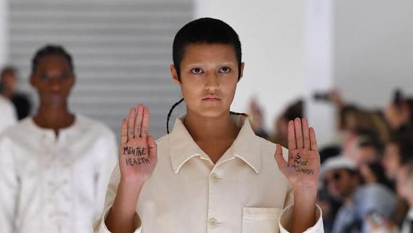 Tampil Bak Pasien RSJ, Model Mendadak Gelar Protes di Fashion Show Gucci