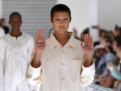 Tampil Bak Pasien RSJ, Model Mendadak Gelar Protes di Fashion Show Gucci
