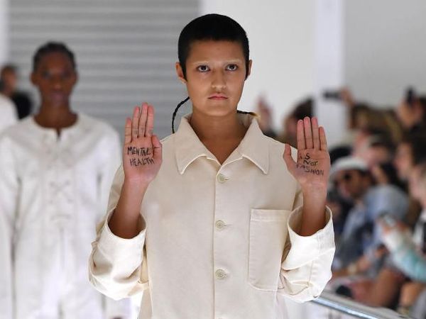 Tampil Bak Pasien RSJ, Model Mendadak Gelar Protes di Fashion Show Gucci