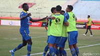 Persib dengan tambahan tiga poin ini masih bertahan di posisi ke-10 klasemen Liga 1 2019 dengan 24 poin. Ini adalah kemenangan kedua dari lima pertandingan terakhirnya.