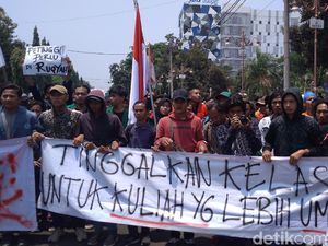 Ribuan Mahasiswa Ciayumakuning Demo Tolak UU KPK Baru dan RKUHP