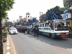 Hendak Ikut Demo di DPR, Ratusan Mahasiswa Bergerak dari Ciputat