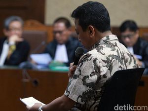 Rommy Bantah Dakwaan KPK soal Intervensi: Menag Bukan Anak Buah Saya Rommy Bantah Dakwaan KPK soal Intervensi: Menag Bukan Anak Buah Saya