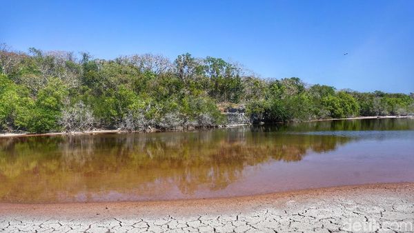 Keajaiban Alam di Indonesia: Danau Merah