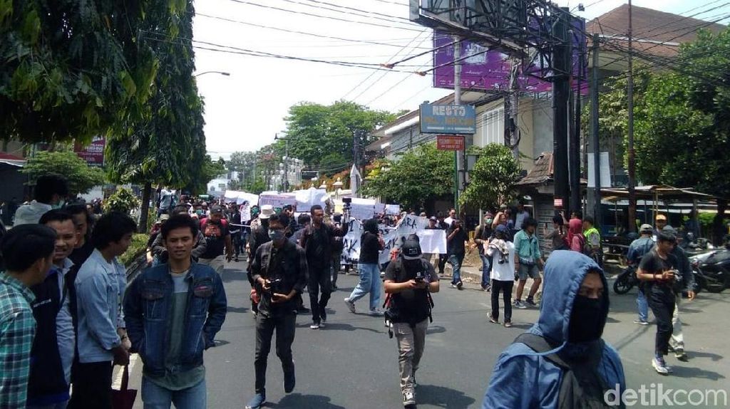 Potret Massa Aksi #GejayanMemanggil Mulai Berkumpul di Yogyakarta