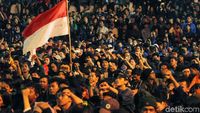 Masih Bertahan di Depan Gedung DPR, Mahasiswa Ancam Menginap