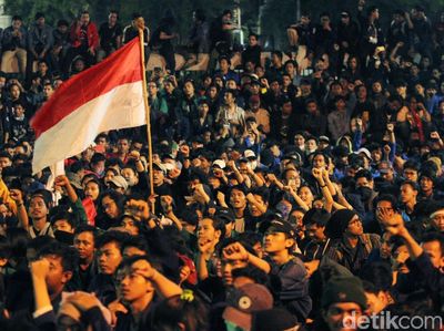 Masih Bertahan di Depan Gedung DPR, Mahasiswa Ancam Menginap