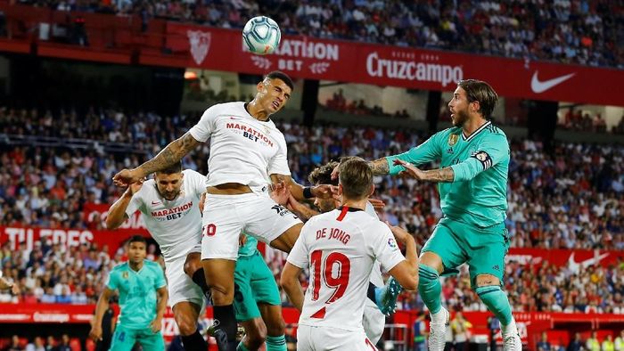Real Madrid meredam Sevilla. (Foto: Marcelo Del Pozo / Reuters) Real Madrid meredam Sevilla. (Foto: Marcelo Del Pozo / Reuters)