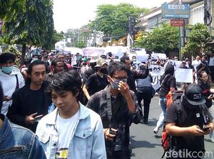 Video #GejayanMemanggil, Mahasiswa Yogya Ramai-ramai Turun ke Jalan Video #GejayanMemanggil, Mahasiswa Yogya Ramai-ramai Turun ke Jalan