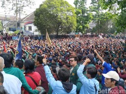 Ribuan Mahasiswa Bandung Juga Turun Jalan, Suarakan Save KPK