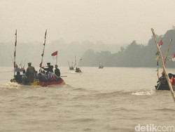 Di Tengah Kepungan Kabut Asap, Karnaval di Sumbar ini Tetap Jalan