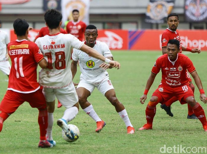 PT Liga Indonesia Baru mencari solusi penundaan beberapa laga Liga 1 2019. (Foto: Rachman Haryanto/detikcom) PT Liga Indonesia Baru mencari solusi penundaan beberapa laga Liga 1 2019. (Foto: Rachman Haryanto/detikcom)