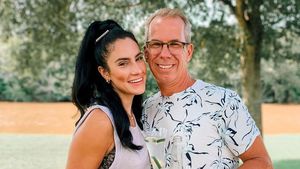 Influencer Ini Jadi Sensasi, Pacari Pria yang Usianya 2 Kali Lipat Lebih Tua