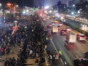 Sempat Tertutup Mahasiswa Demo, Jalan Tol Depan DPR Kembali Normal