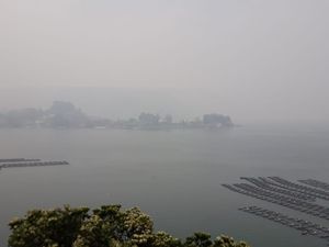 Kabut Asap Selimuti Danau Toba, Wisatawan Prihatin