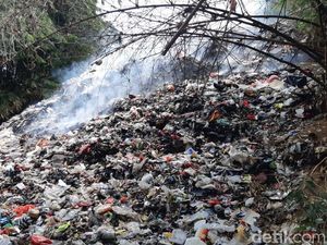 Bayi Jadi Korban, Warga Minta Pemda Segera Tangani Gunung Sampah di Cilebut Bayi Jadi Korban, Warga Minta Pemda Segera Tangani Gunung Sampah di Cilebut