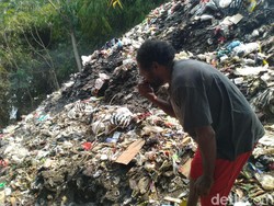 Curhat Pilu Warga yang Tinggal Dekat Gunung Sampah di Cilebut Bogor