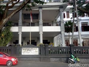 Vandalisme Nodai Aksi Mahasiswa Tuntut Pencabutan RKUHP di Malang