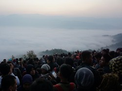 Negeri di Atas Awan Gunung Luhur Belum Sempurna