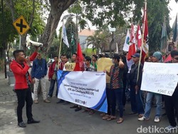 Mahasiswa Demo Desak Jokowi Terbitkan Perppu Gantikan Revisi UU KPK