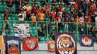 Tak banyak Jakmania yang datang ke Stadion Patriot Candrabhaga.