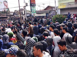 Massa Aksi Gejayan Memanggil Tumplek di Pertigaan Colombo Massa Aksi Gejayan Memanggil Tumplek di Pertigaan Colombo