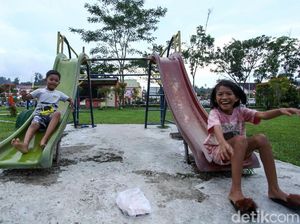 Melihat Keceriaan Anak-anak di Sinabang Bermain di Sore Hari