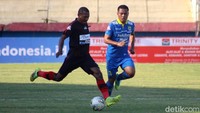 Persipura menjamu Persib di Stadion Gelora Delta, Sidoarjo, Senin (23/9/2019) sore WIB. 