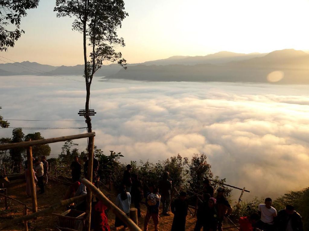 Negeri di Atas Awan Gunung Luhur Tutup, Netizen Kecewa