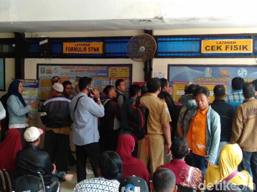 Bapenda Jatim Ingin Warga Manfaatkan Momen Pemutihan Pajak Kendaraan Bapenda Jatim Ingin Warga Manfaatkan Momen Pemutihan Pajak Kendaraan