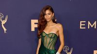 Kim Kardashian Hingga Zendaya Hadiri Emmy Awards, Intip Gaya Seksinya