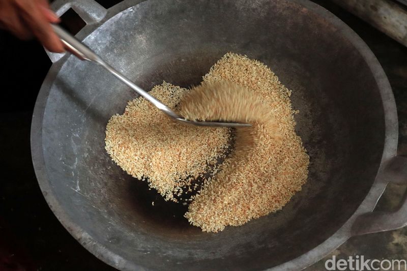 Ada satu kuliner unik nan menarik yang tak boleh dilewatkan untuk dicicipi jika berkunjung ke Pulau Simeulue, Aceh. Kuliner ini bernama Memek. Penasaran?