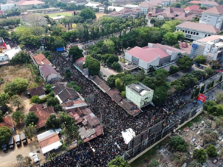 Video Aksi Gejayan Memanggil, Penuh Sesak di Pertigaan Colombo