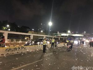 Mahasiswa Berkurang, TransJakarta Mulai Bisa Melintas di Depan DPR